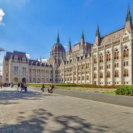 Riverbank At Parliament *