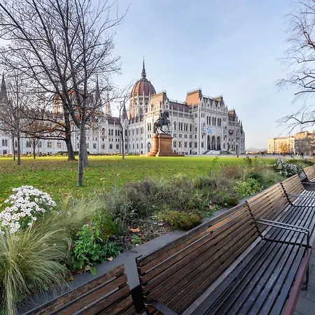 Riverbank At Parliament Apartament *